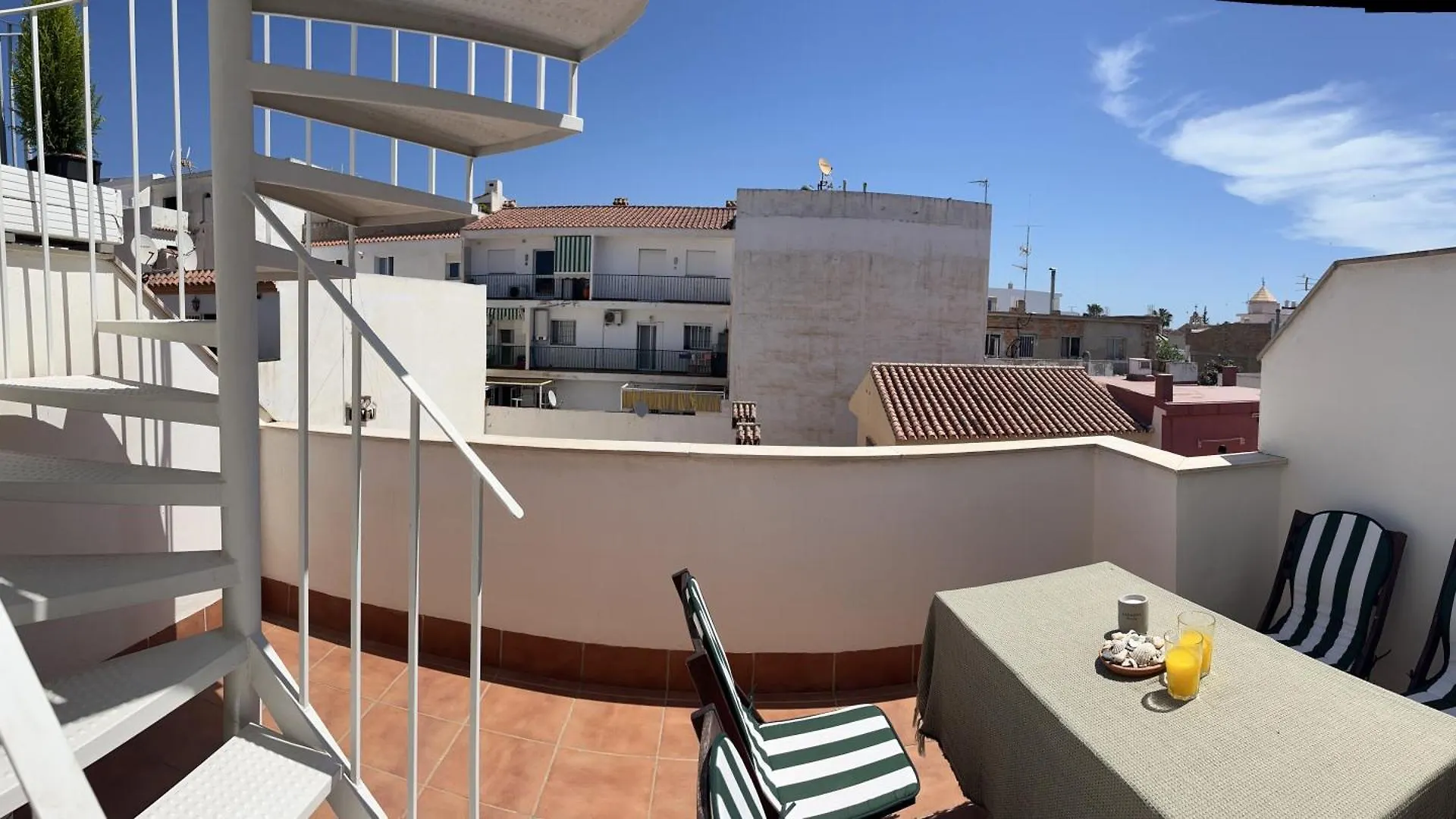 פואנגירולה Lets In The Sun - Apartments Clavel ספרד