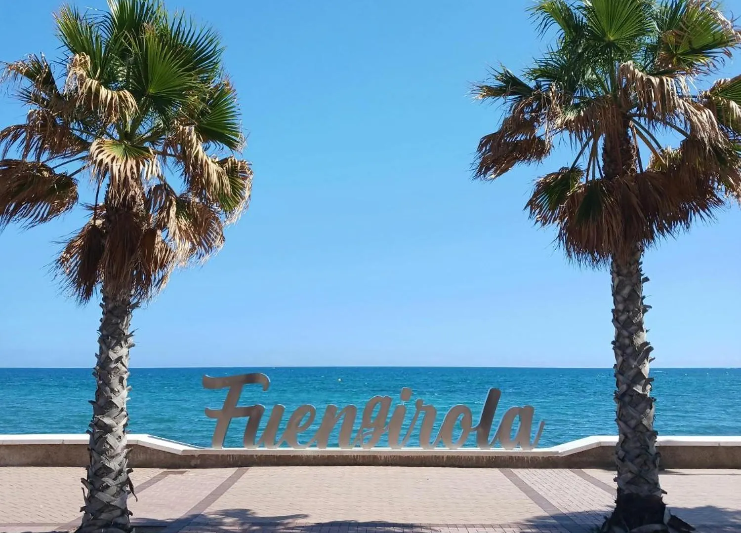 פואנגירולה Lets In The Sun - Apartments Clavel