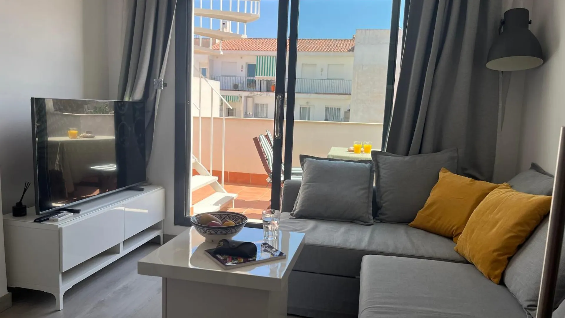 Lets In The Sun - Apartments Clavel Fuengirola Espagne